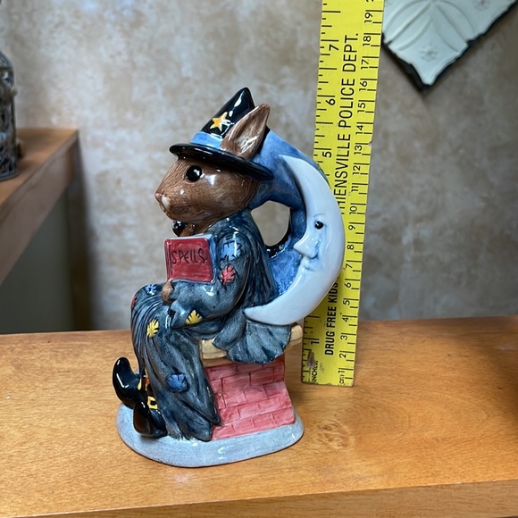 Halloween Witching-Time Bunnykins Royal Doulton Toby Jug Figurine - Picture 8 of 12